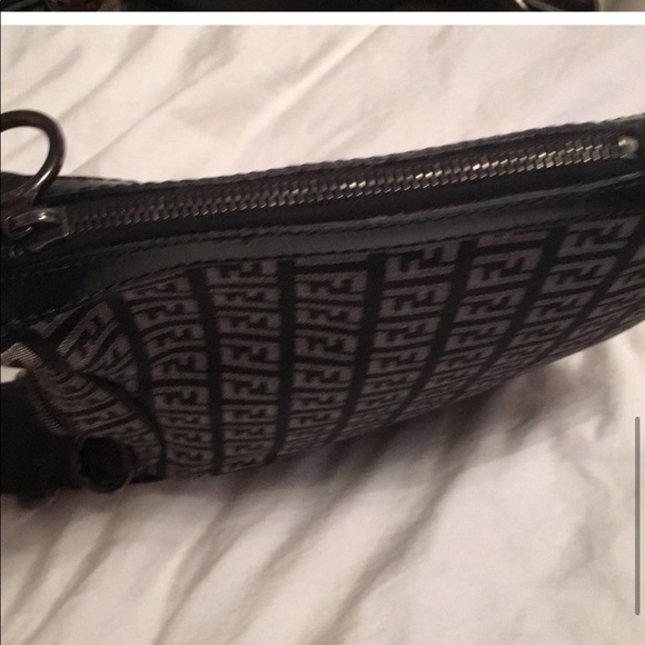 Authentic Fendi canvas zucca oyster shoulder bag - Picture 7 of 10
